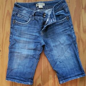 Democracy Bermuda Jean shorts size 6